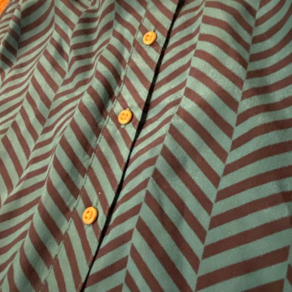 LAST CHANCE: Banana Republic Navy/Teal Chevron Print Silk Blouse - Size Medium - Picture 3 of 5